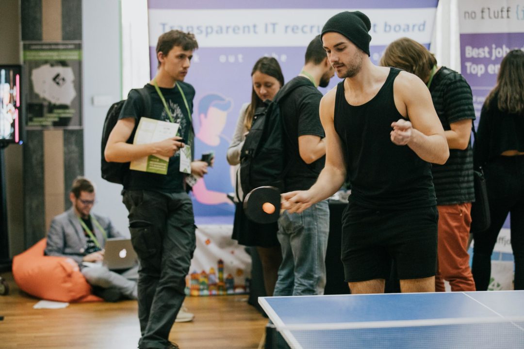 uczestnicy w trakcie przerw między wykładami