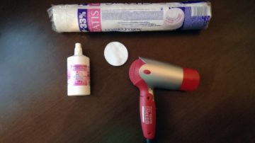 Rzeczy potrzebne do czyszczenia laptopa z naklejek